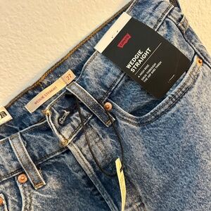 Women’s Levi’s Wedgie straight size 27